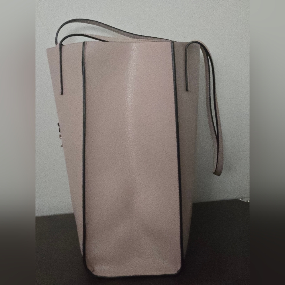 Marc Jacobs Blush Pink Leather Tote with Gold Charm - Picture 6 of 10